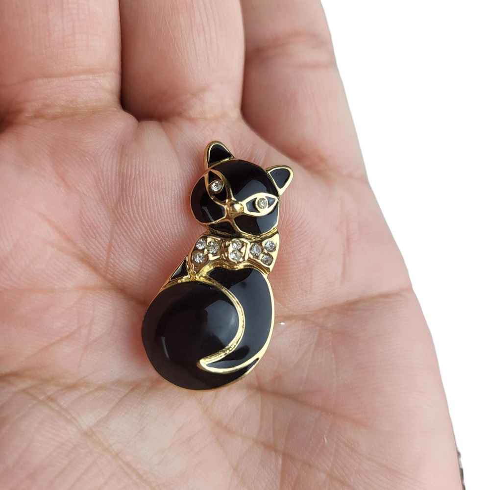 Vintage Trifari Black Enamel Cat Brooch Gold Tone Signed Pin 1" EUC RARE